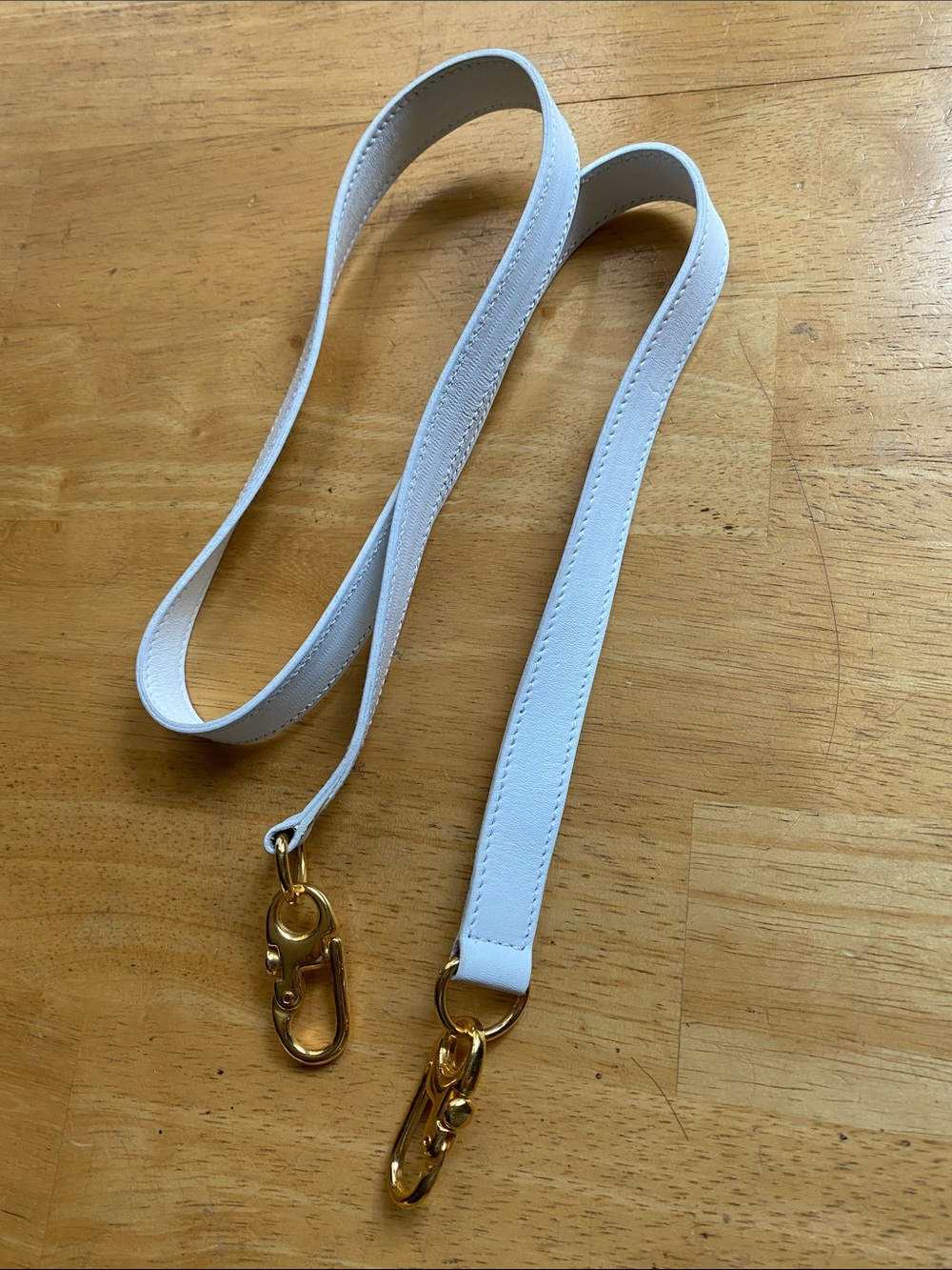 39” white color gold tone hardware strap for bag in good condition